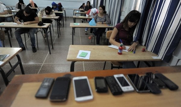 وزارة التربية تزود النيابات بمعدات إلكترونية لكشف الهواتف النقالة خلال امتحانات الباكلوريا
