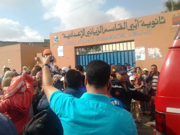 بسبب تسريب امتحان مادة الرياضيات تلاميذ في مسيرة احتجاجية في شارع الزرقطوني في الدار البيضاء